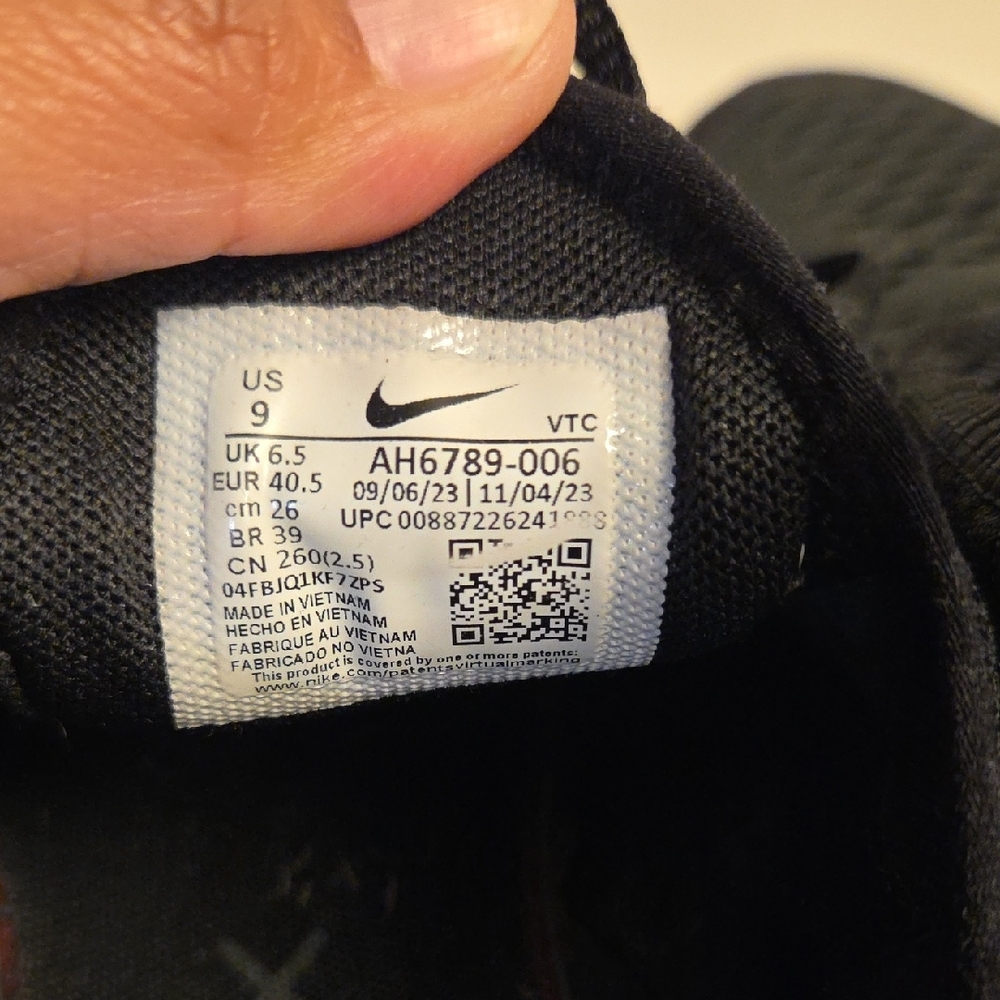 Nike Black Women's Athletic Sneakers - Picture 7 of 8
